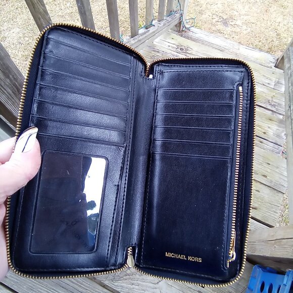 Michael Kors NEW $158 Zip Around Cell Wallet Full Size - Picture 2 of 5